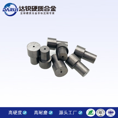 硬質(zhì)合金帶孔棒是一種由硬質(zhì)合金制成的圓柱形棒材，其表面具有一定數(shù)量和尺寸的孔洞。這種材料常用于機(jī)械加工領(lǐng)域，特別是用于鉆孔、銑削和切割等